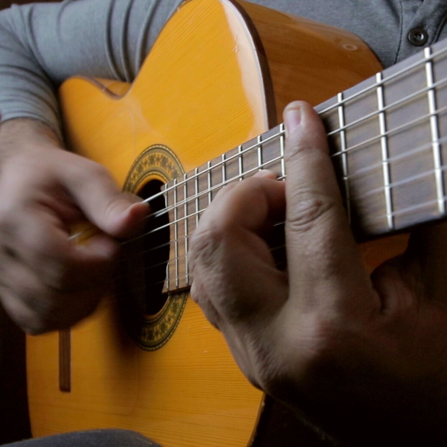 קורס התגברות על אקורדי גשר בעברית curso de acordes con cejilla